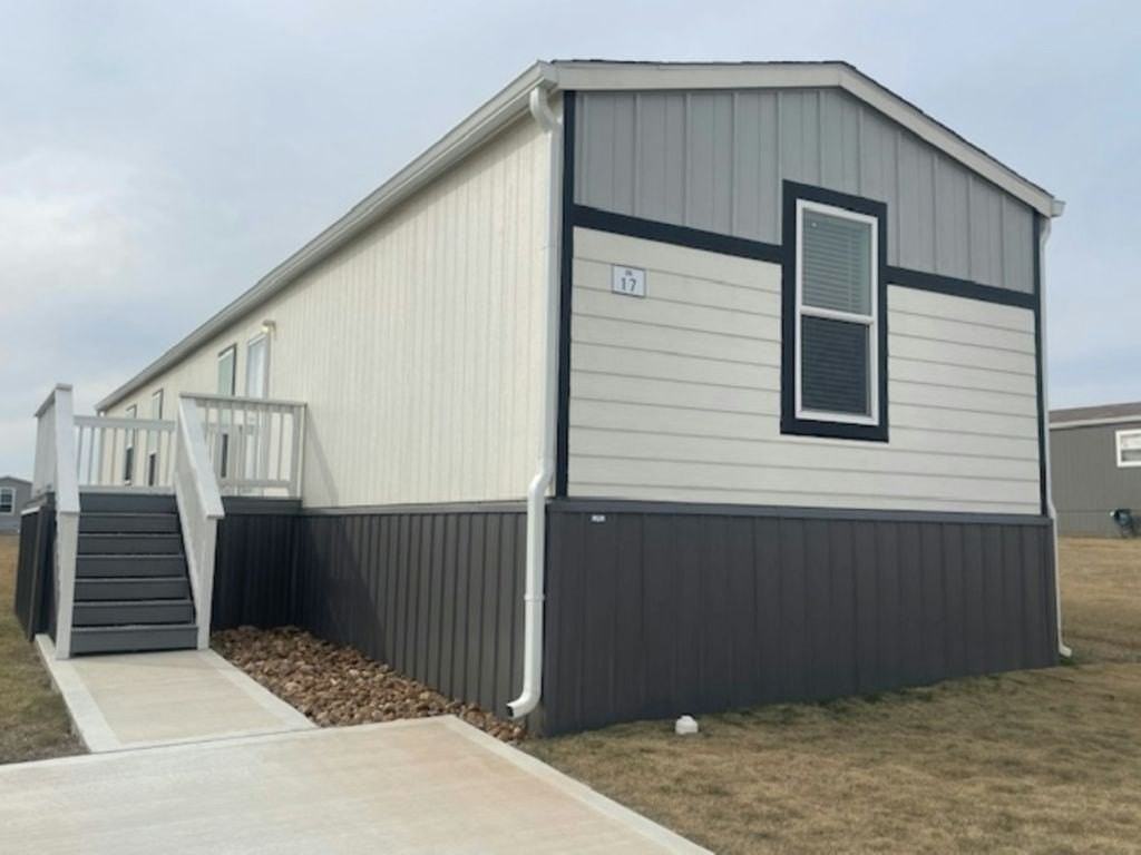 17 Bonnet Ct #104 - Photo 3 of 14