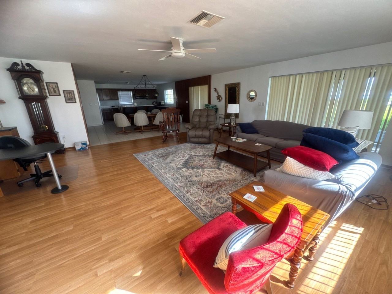 19 Windy Point Rd - Photo 4 of 39