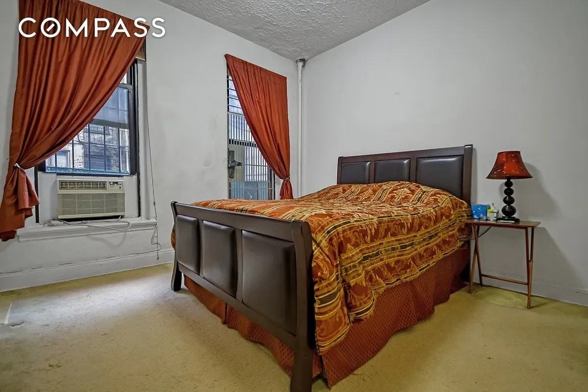 209 E 88th St #1D - Photo 2 of 5