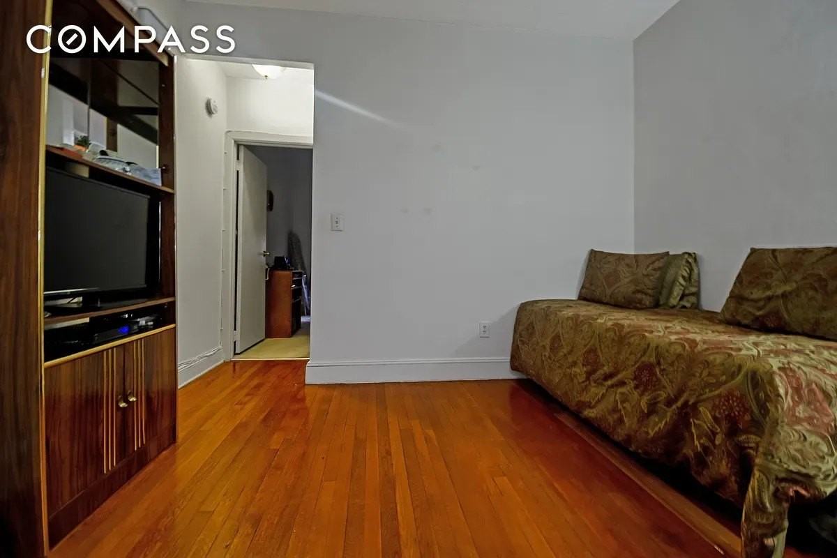 209 E 88th St #1D - Photo 3 of 5