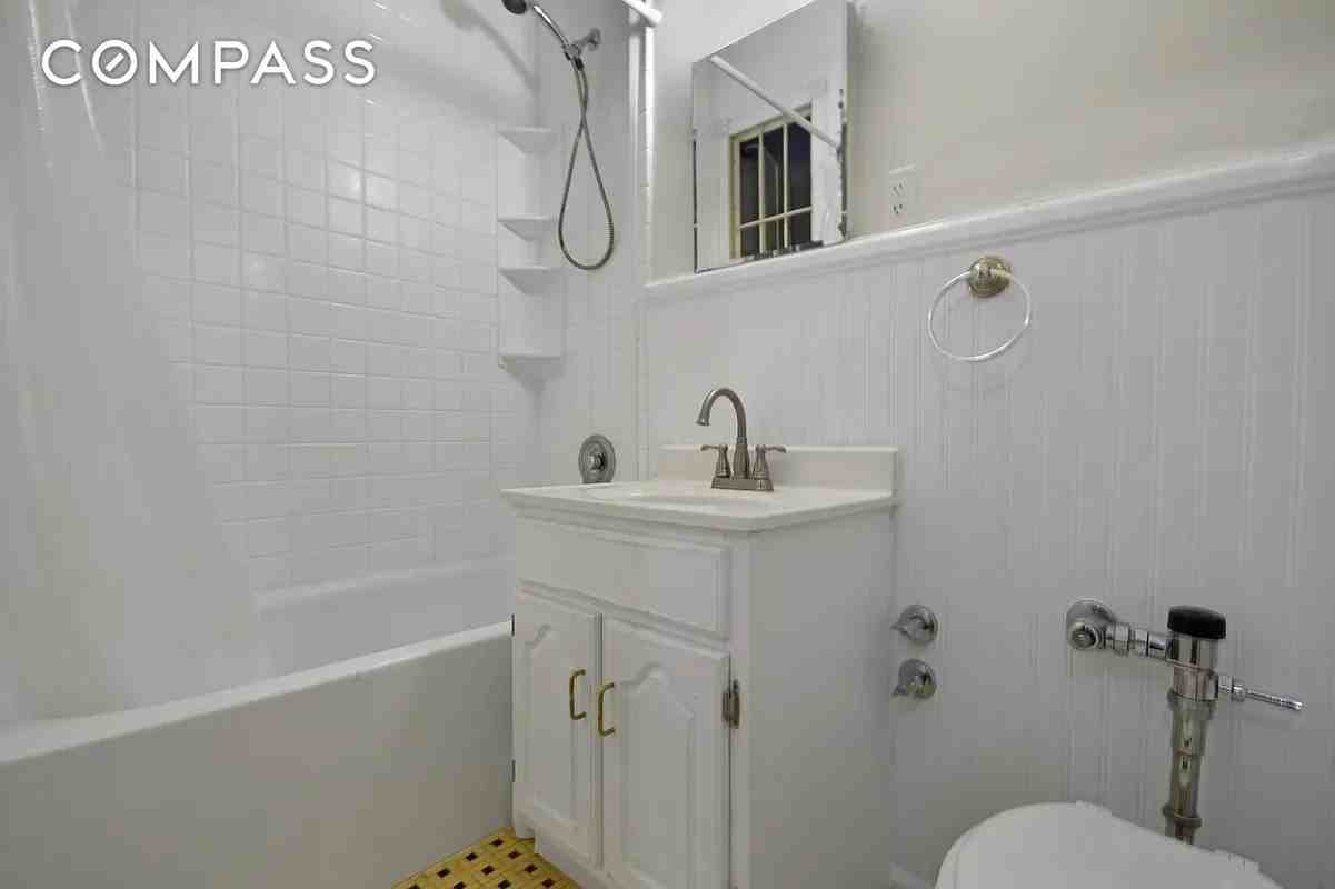 209 E 88th St #1D - Photo 5 of 5