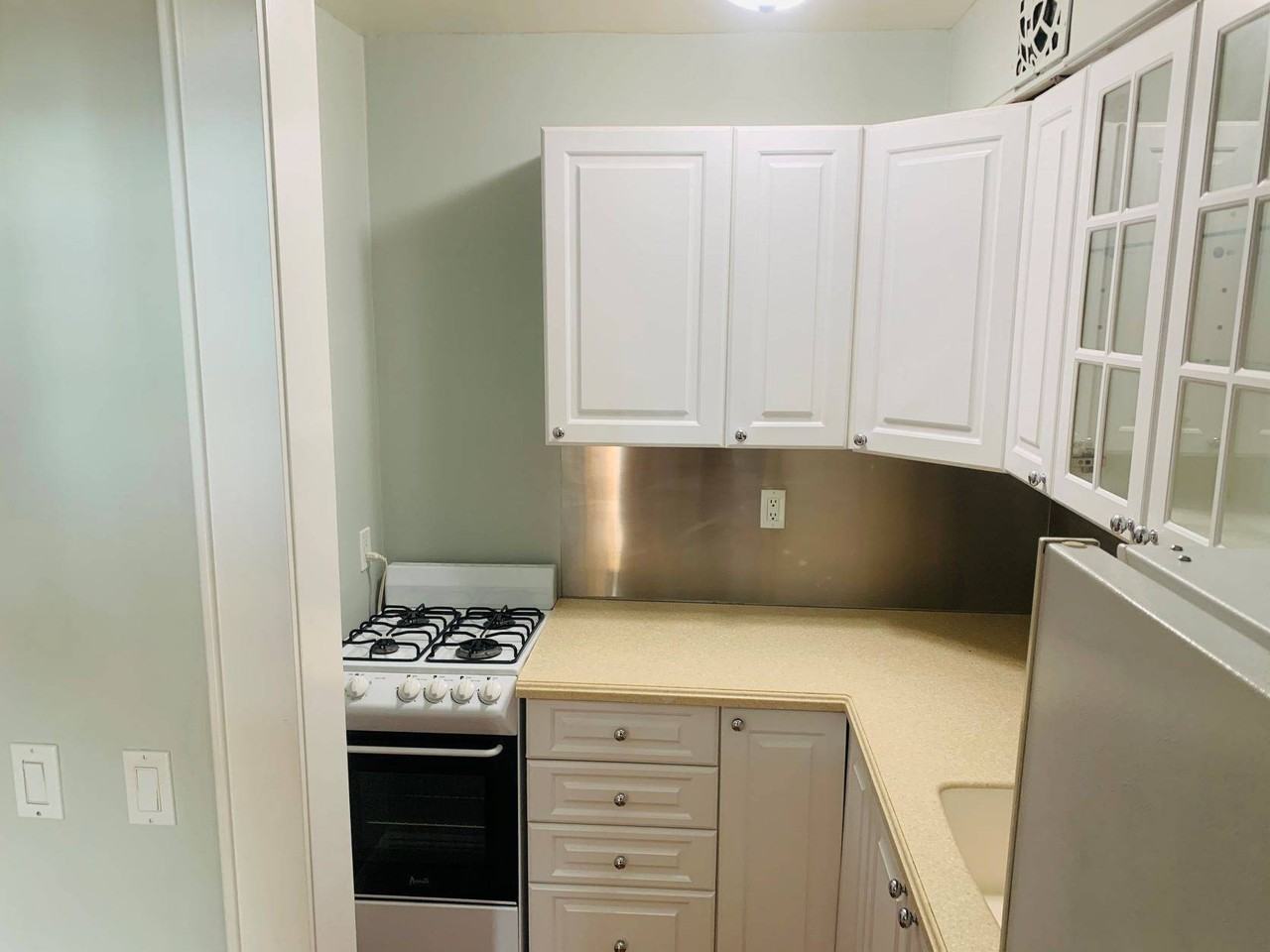 Grove St #8 - Photo 4 of 10