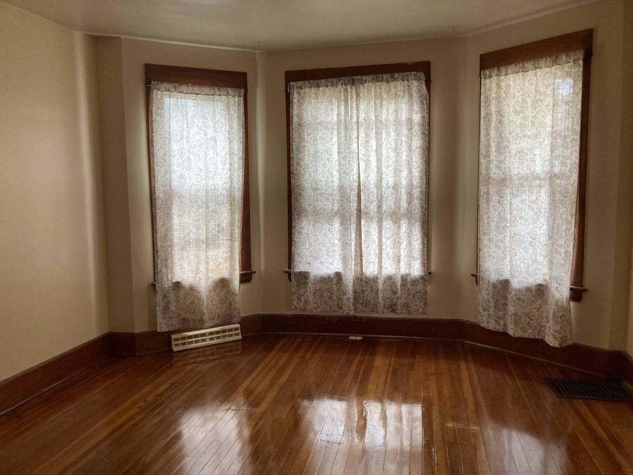 418 Division St #1 - Photo 3 of 13