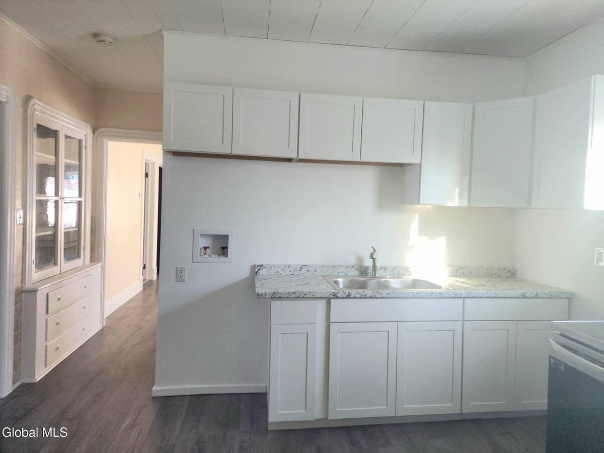 1008 Helderberg Ave - Photo 2 of 12