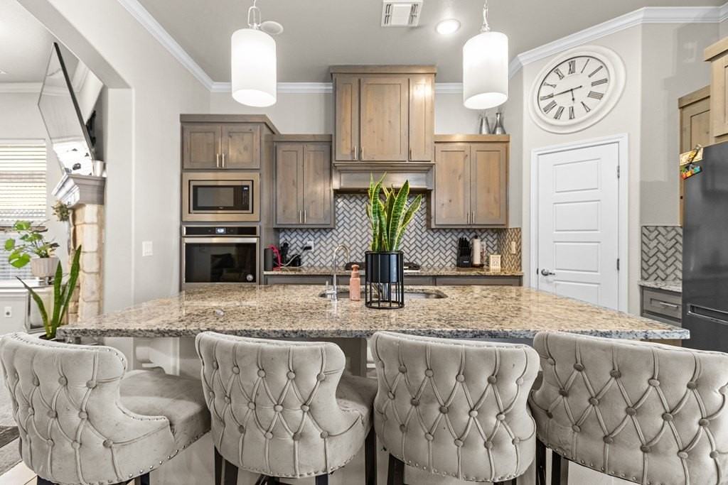 5304 Congress St - Photo 5 of 32