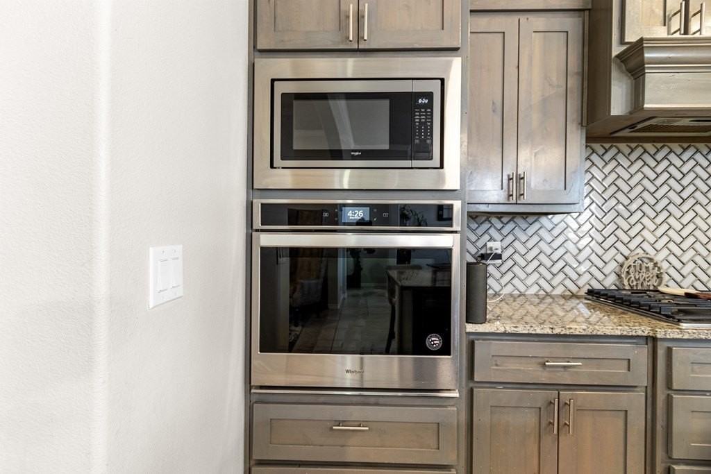 5304 Congress St - Photo 6 of 32