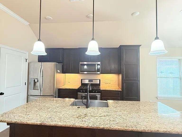 3412 Nw 160th St - Photo 4 of 38