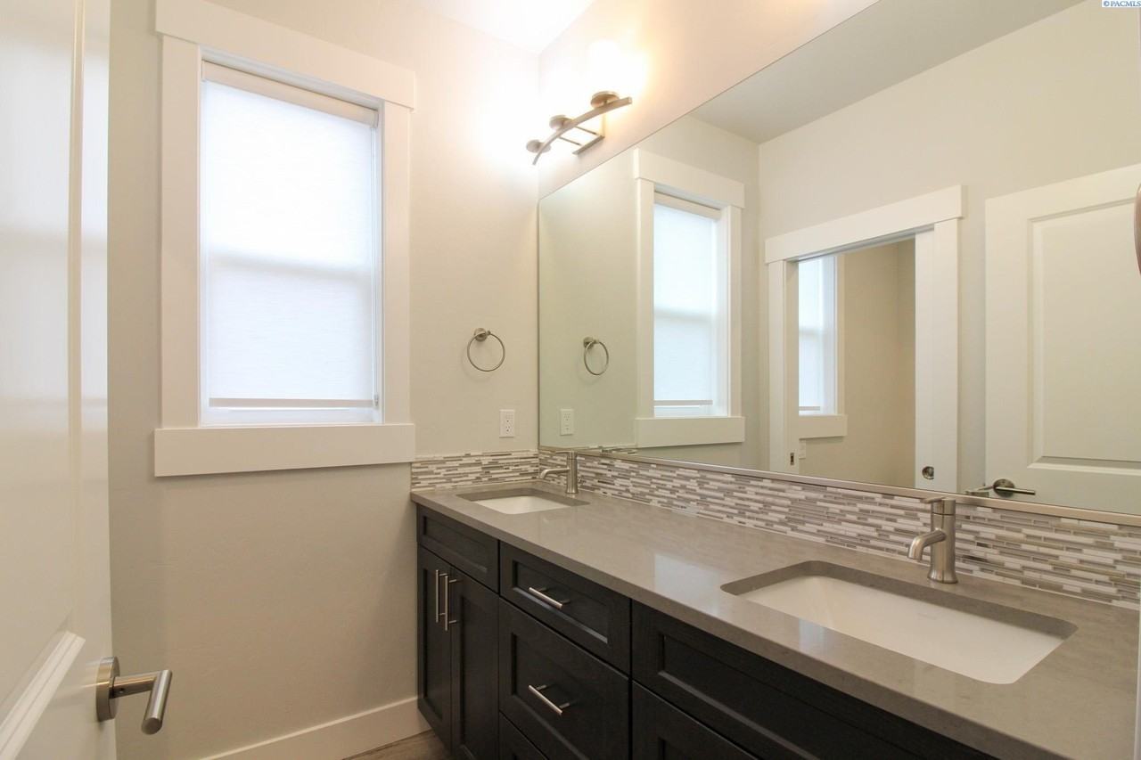 2237 Legacy Ln - Photo 3 of 24