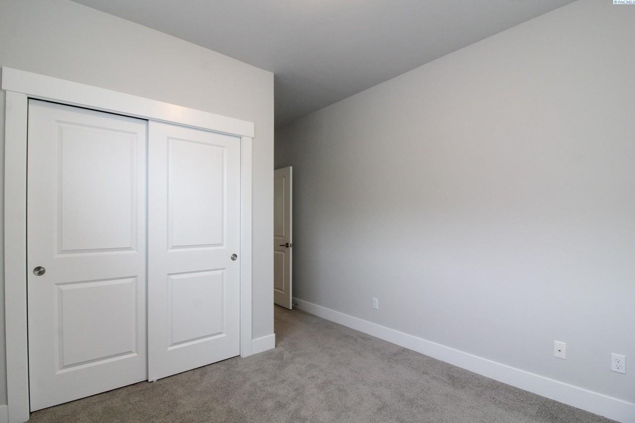 2237 Legacy Ln - Photo 4 of 24