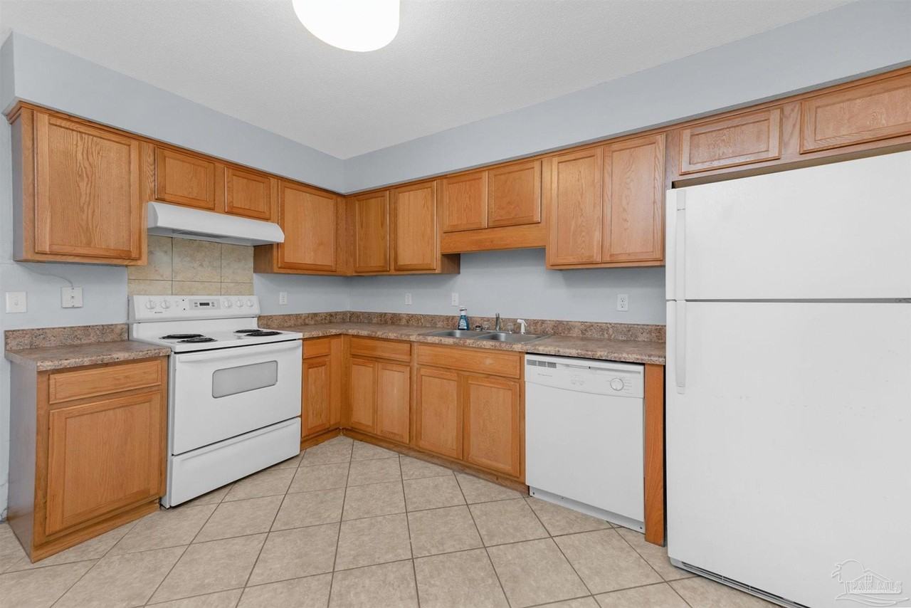 10150 Guidy Ln - Photo 3 of 17