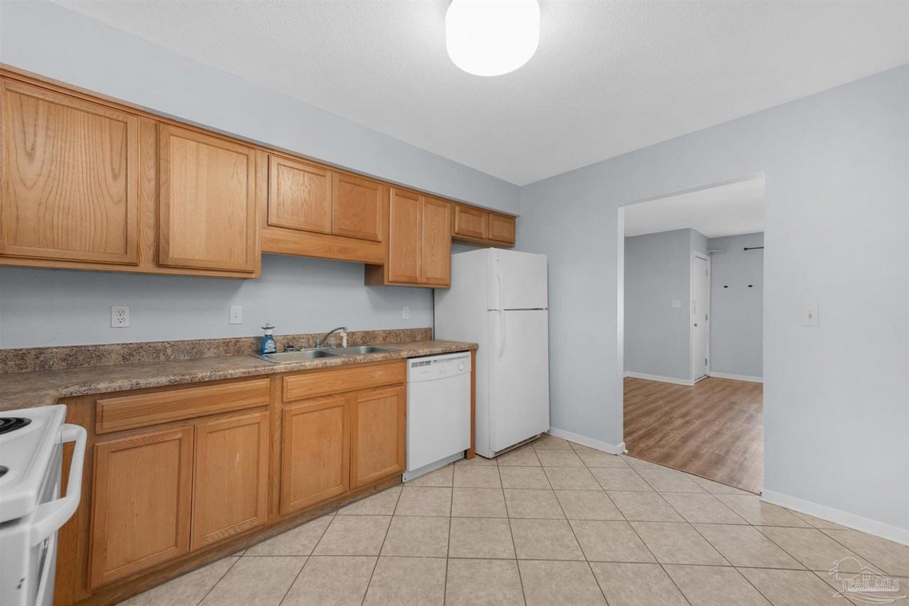 10150 Guidy Ln - Photo 4 of 17