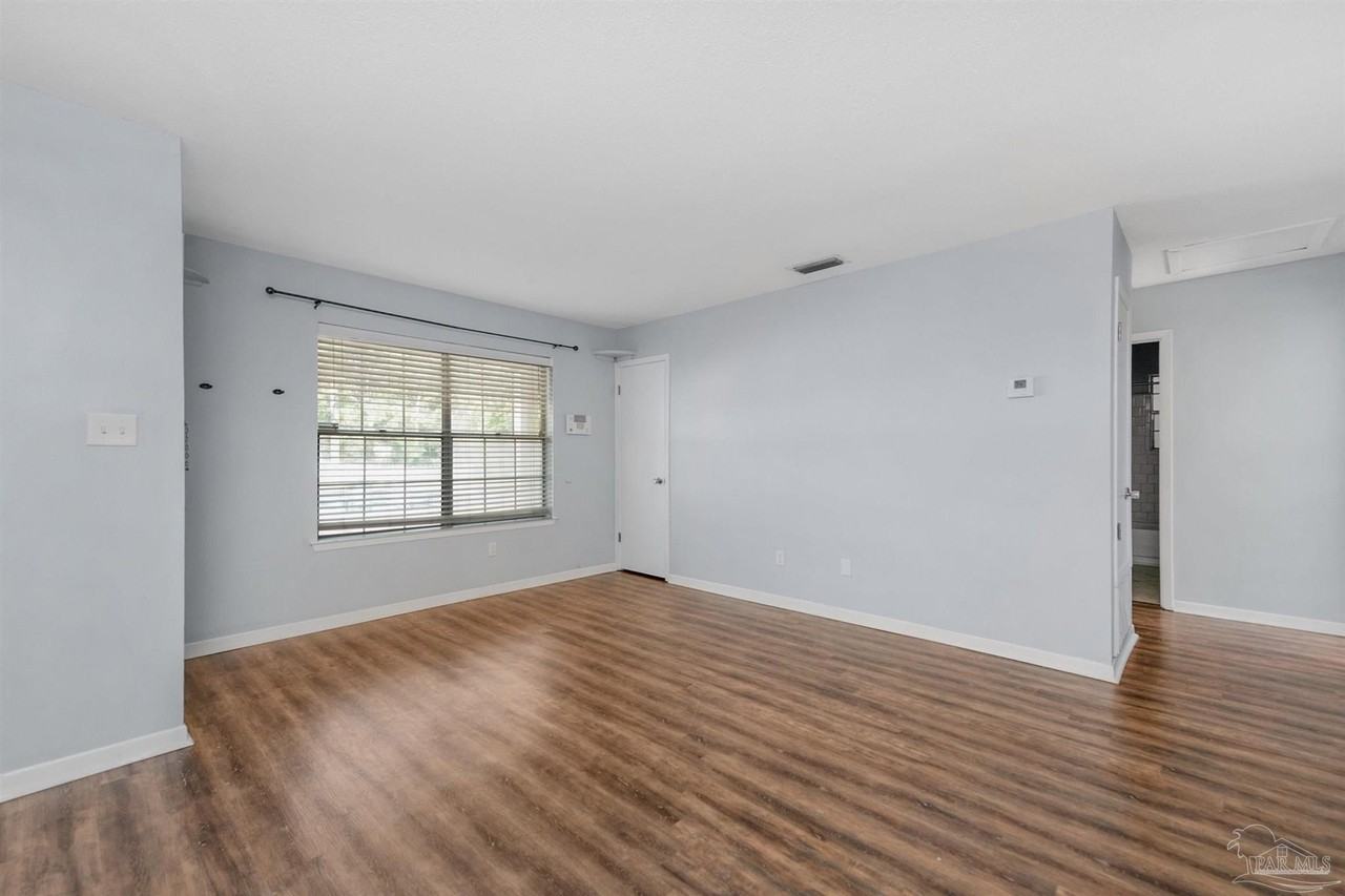 10150 Guidy Ln - Photo 5 of 17