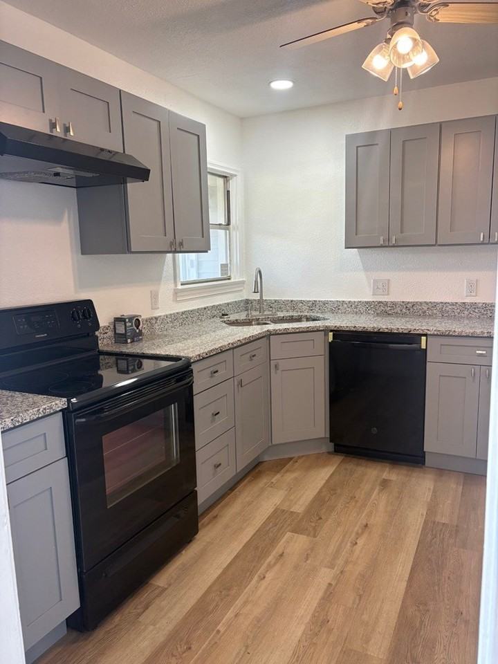 1405 W Kentucky Ave - Photo 4 of 14