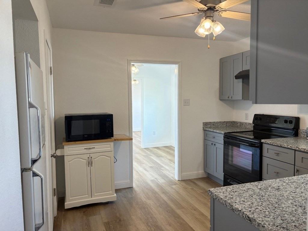 1405 W Kentucky Ave - Photo 6 of 14