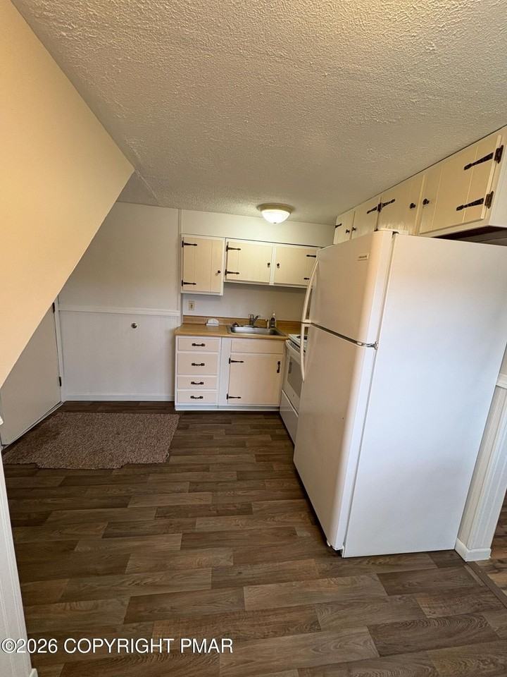 219 Joy Gln Apt 102 #102 - Photo 3 of 6