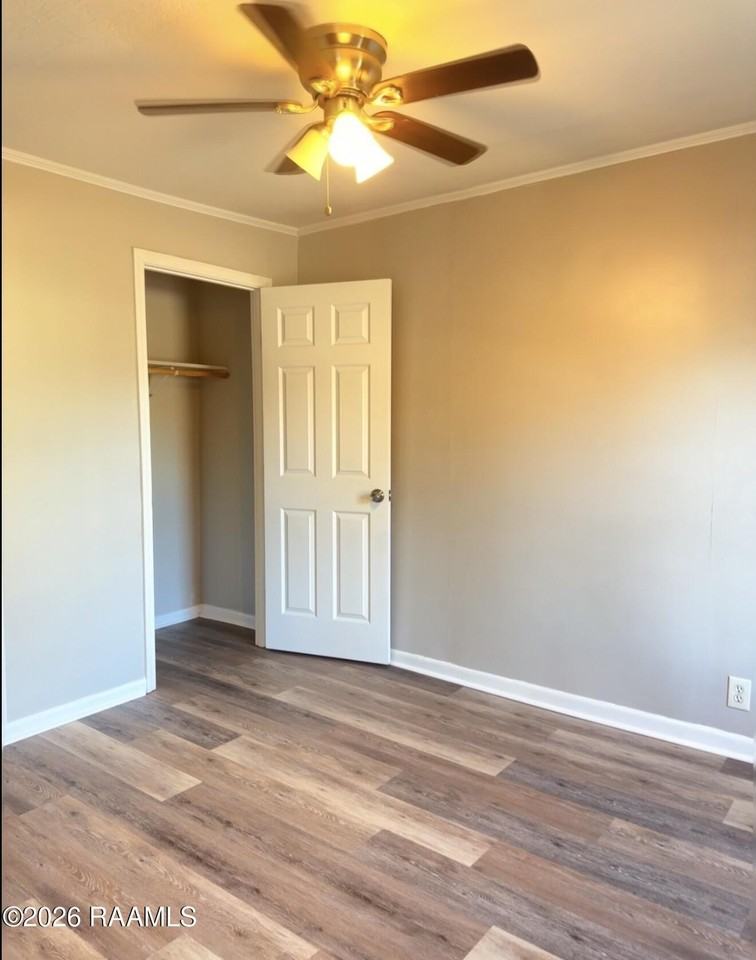 921 N Pierce St - Photo 4 of 7