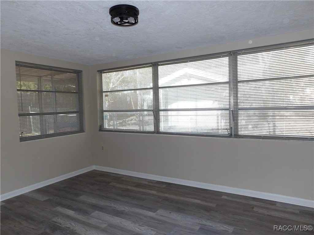 15 Taft St - Photo 6 of 10