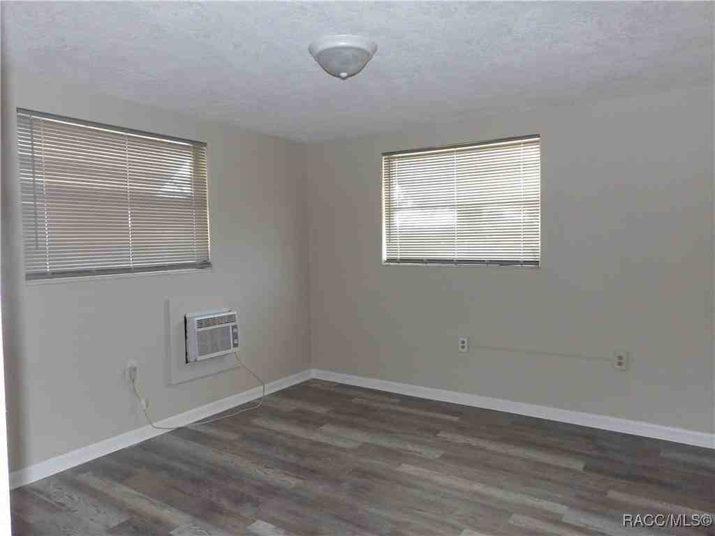 15 Taft St - Photo 7 of 10