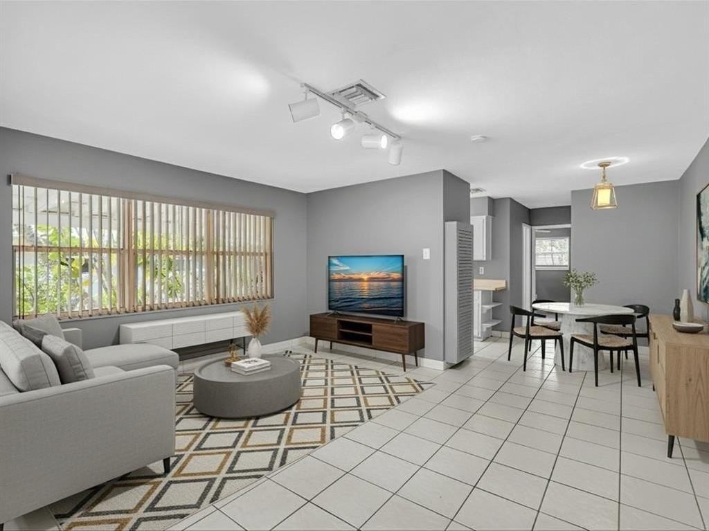 141 Ne 30th Ct - Photo 4 of 19