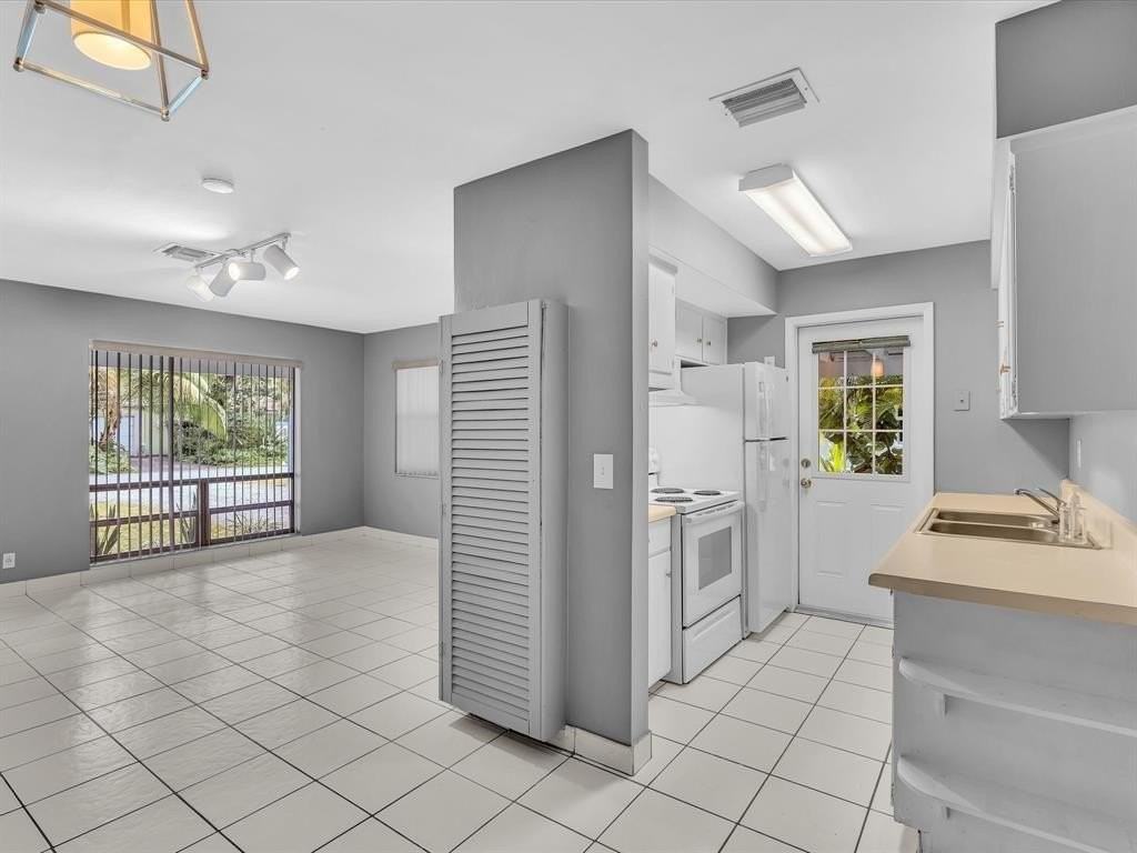 141 Ne 30th Ct - Photo 7 of 19