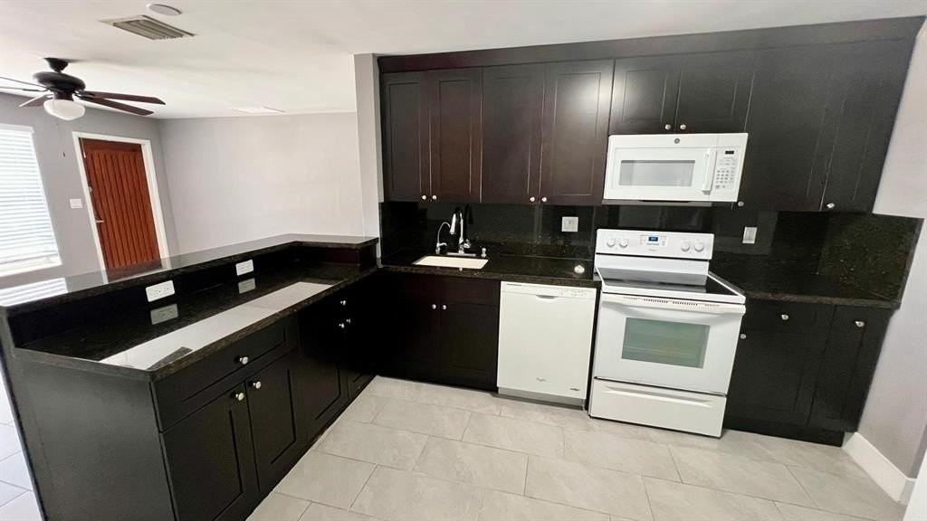 1120 Ne 23rd Pl - Photo 5 of 27