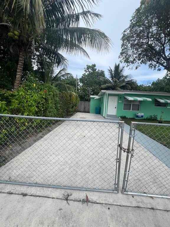 2780 Nw 2nd St - Photo 2 of 15