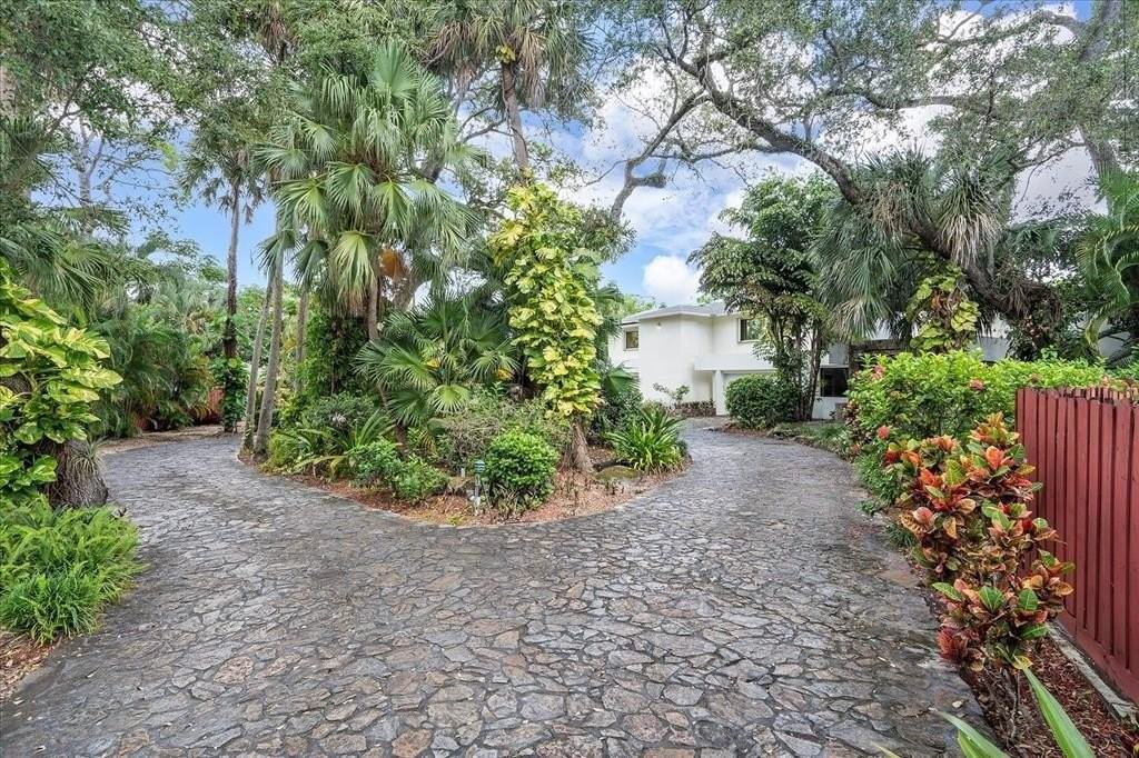 1240 Sw 14th Ave - Photo 2 of 50