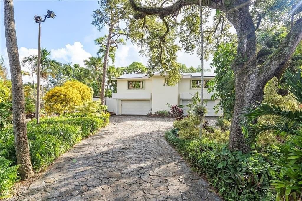 1240 Sw 14th Ave - Photo 3 of 50