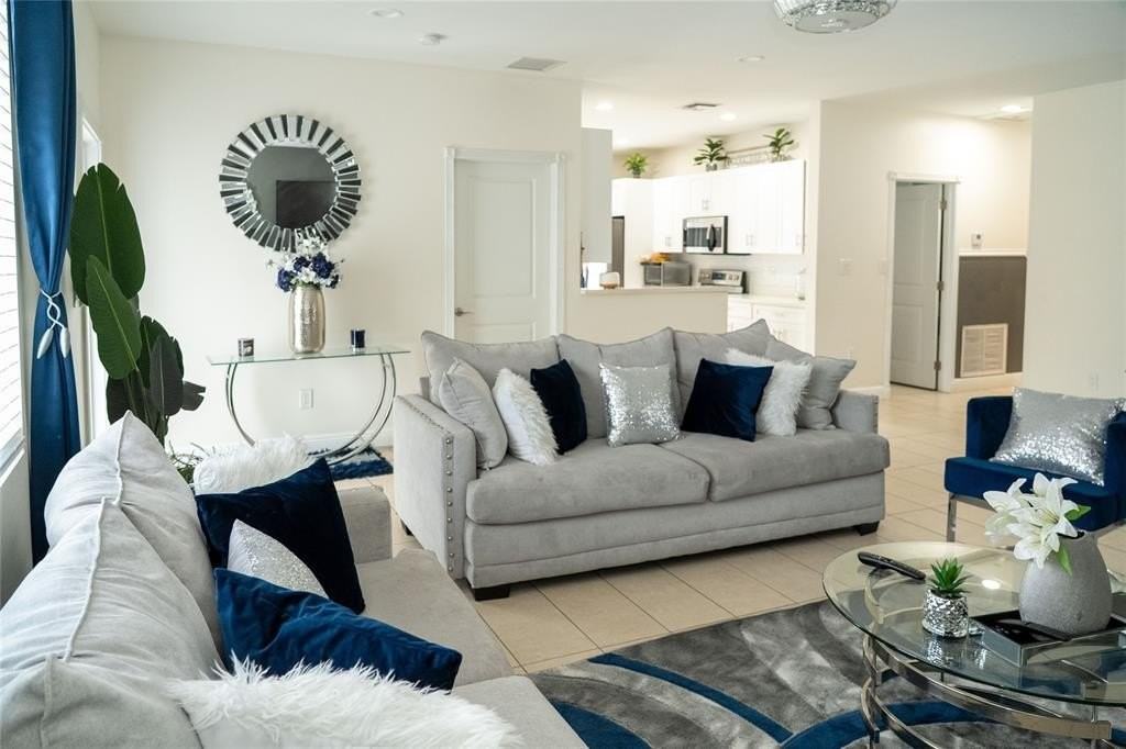 2710 Nw 5th St - Photo 3 of 31