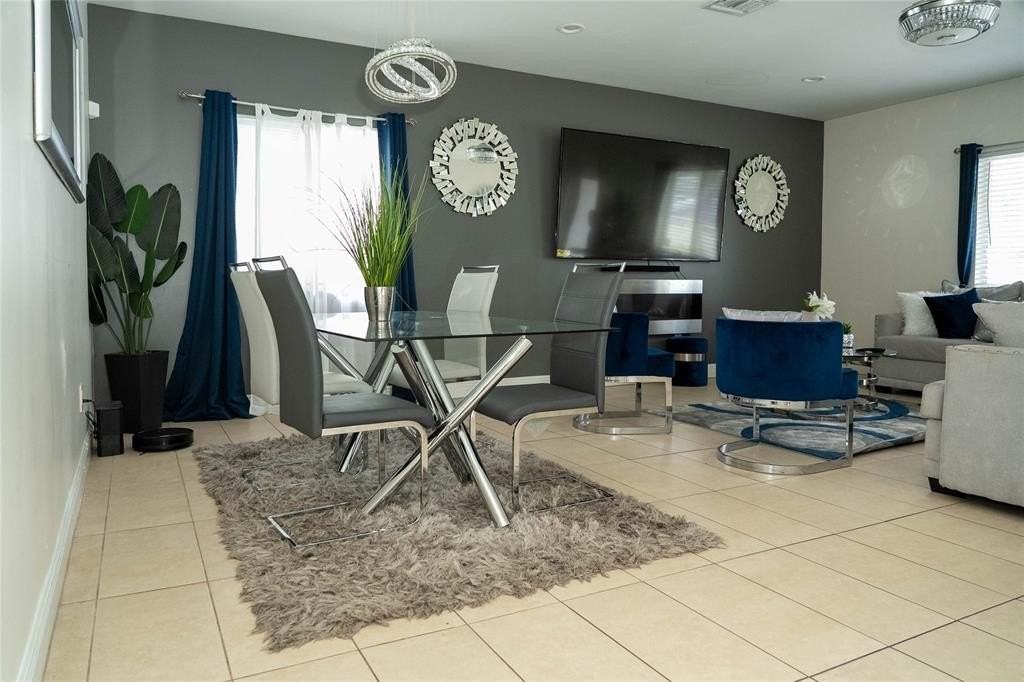 2710 Nw 5th St - Photo 5 of 31