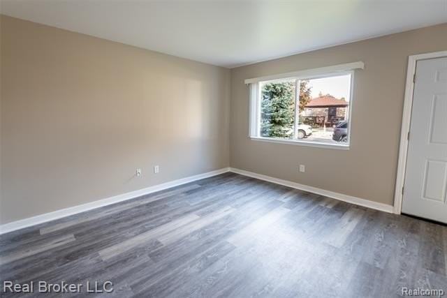 27285 Lawnwood St - Photo 2 of 25