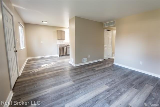 27285 Lawnwood St - Photo 4 of 25