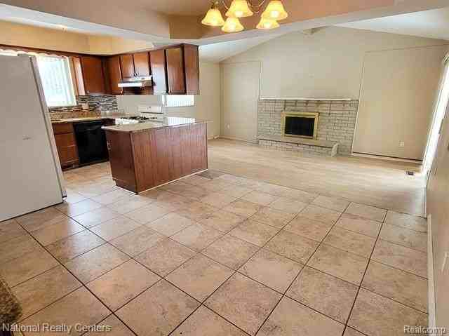 36778 Wayne Dr - Photo 5 of 18