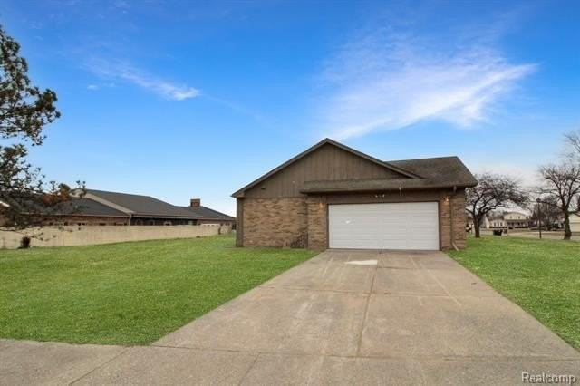 37802 Bloomfield Dr - Photo 2 of 17