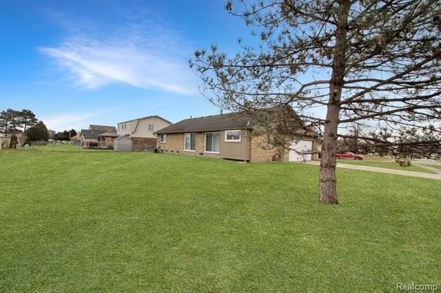 37802 Bloomfield Dr - Photo 3 of 17