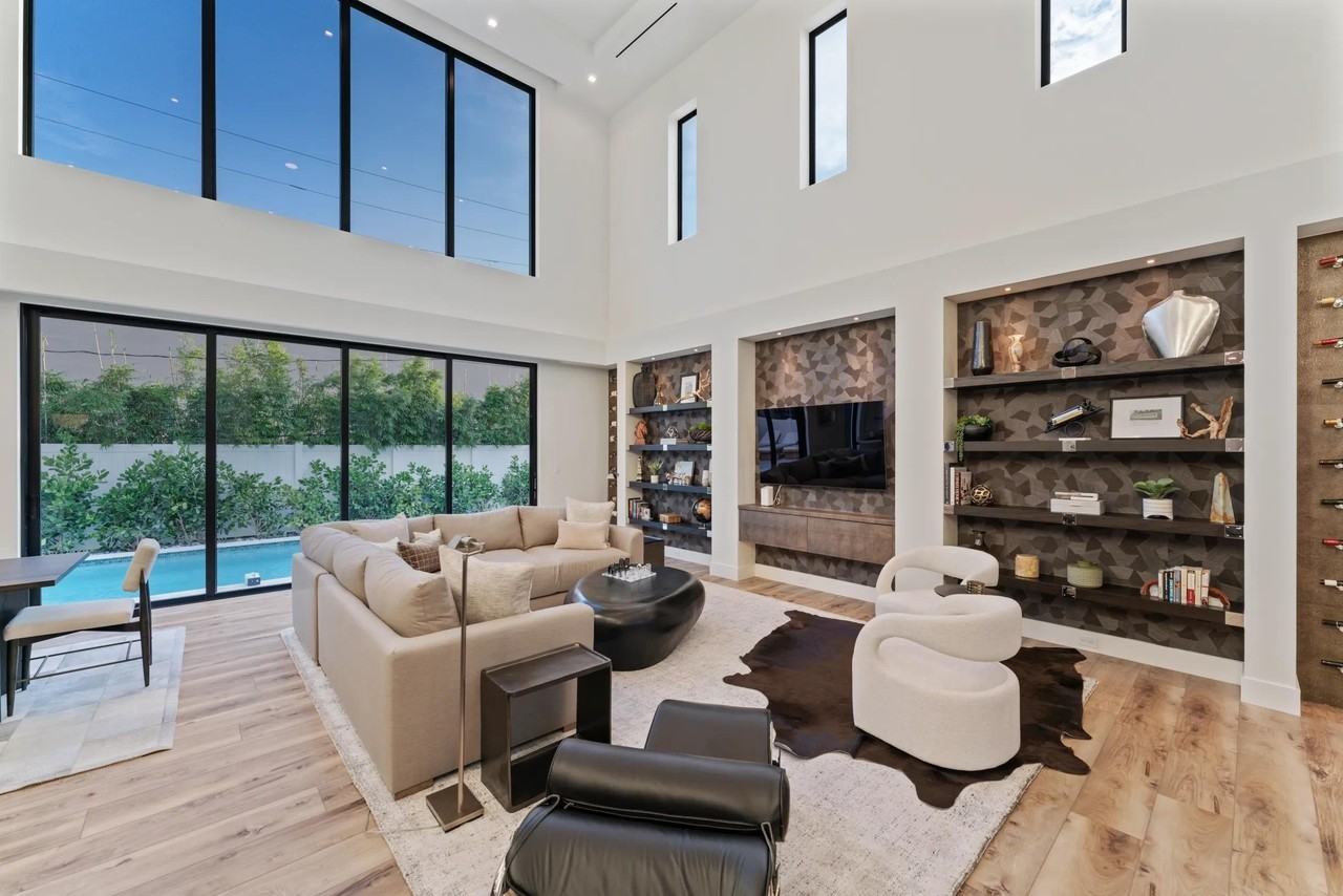 214 28th St - Photo 5 of 50