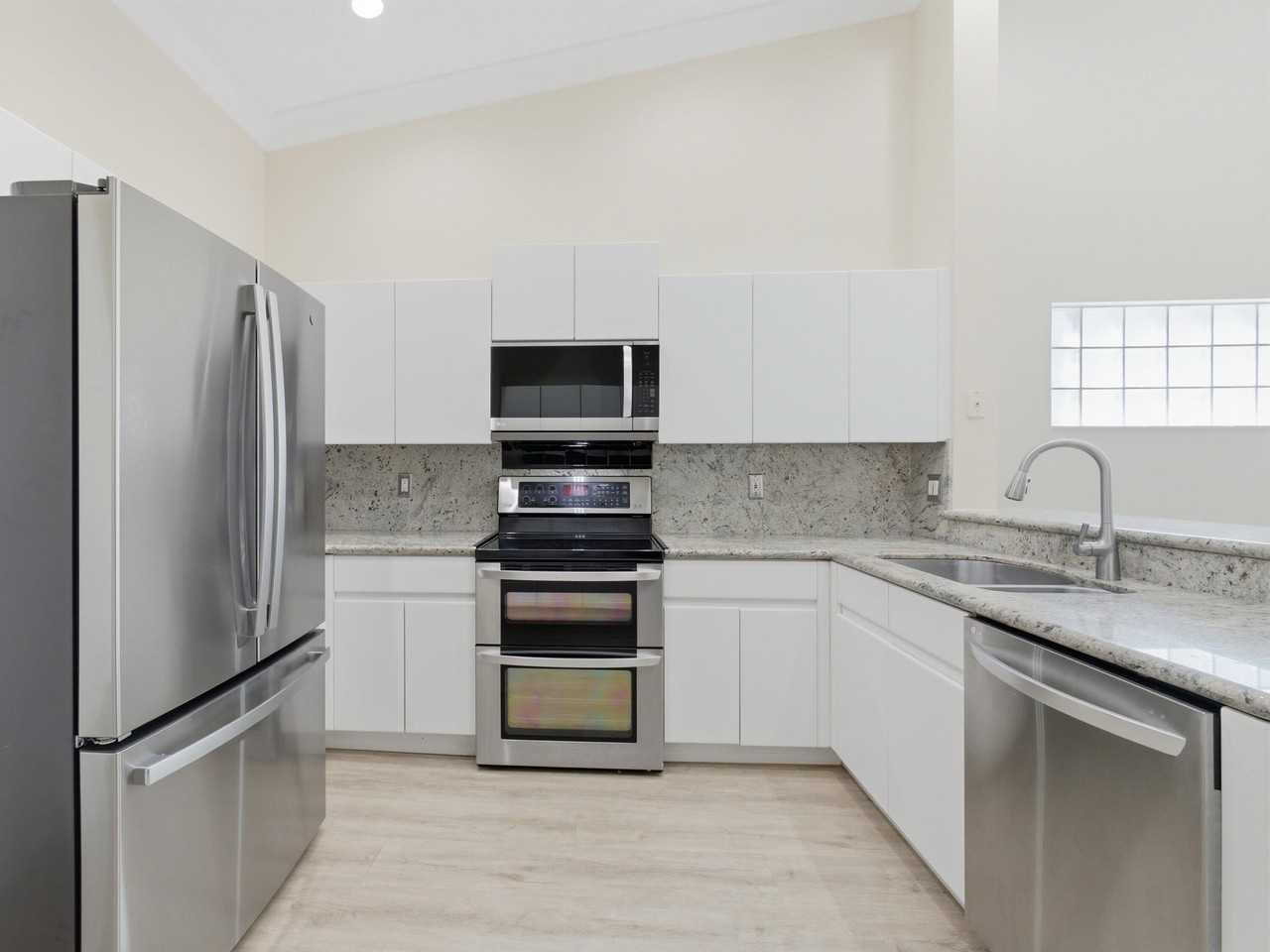 9734 Harbour Lake Cir - Photo 3 of 50