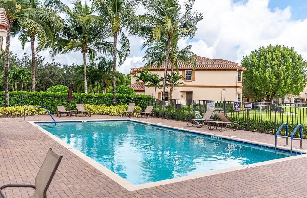 10283 Wellington Parc Dr - Photo 3 of 34