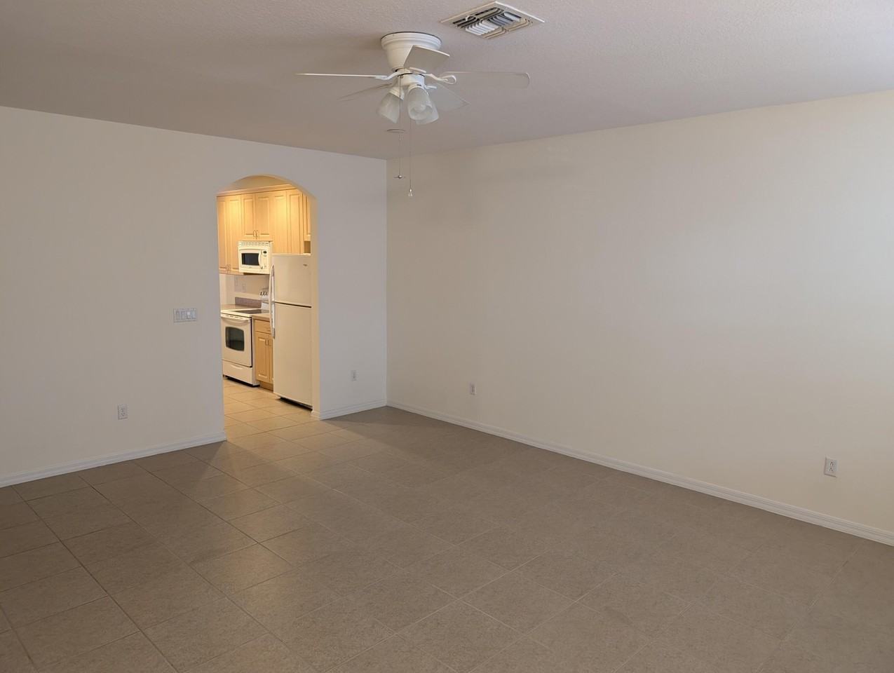 2062 Se Glen Ridge Dr - Photo 2 of 8