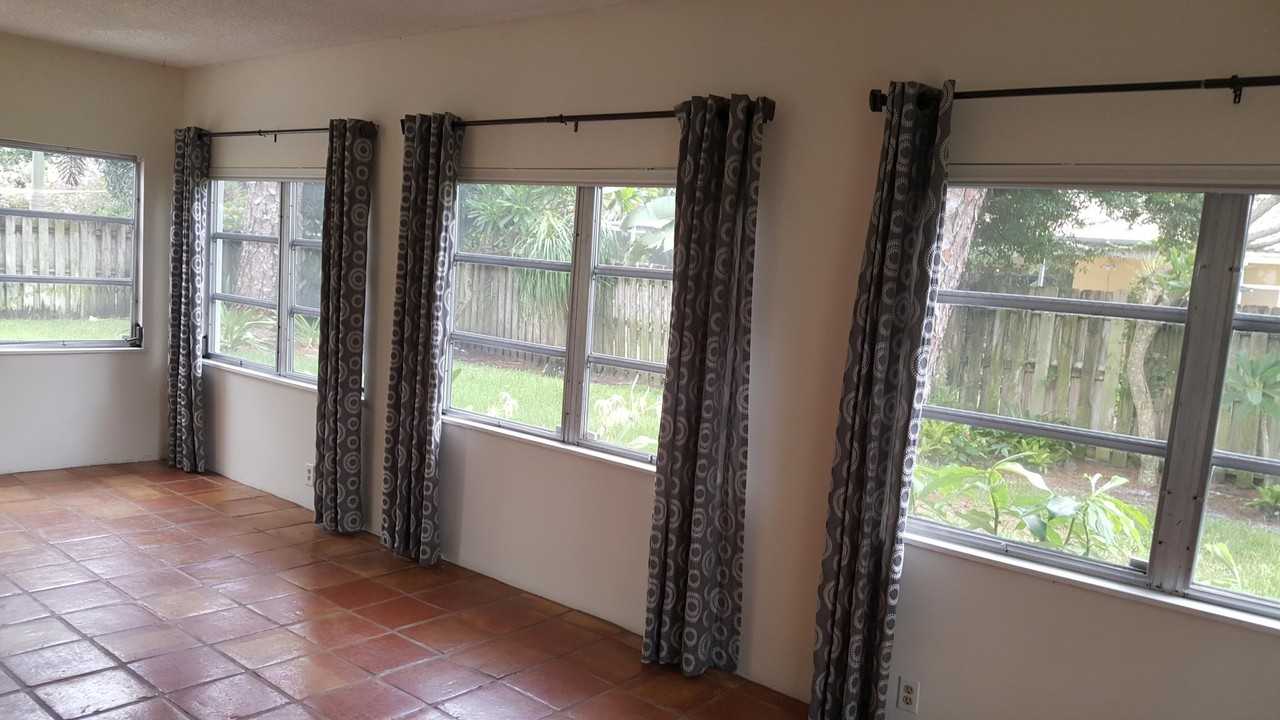 1132 Sw 3rd St - Photo 5 of 43