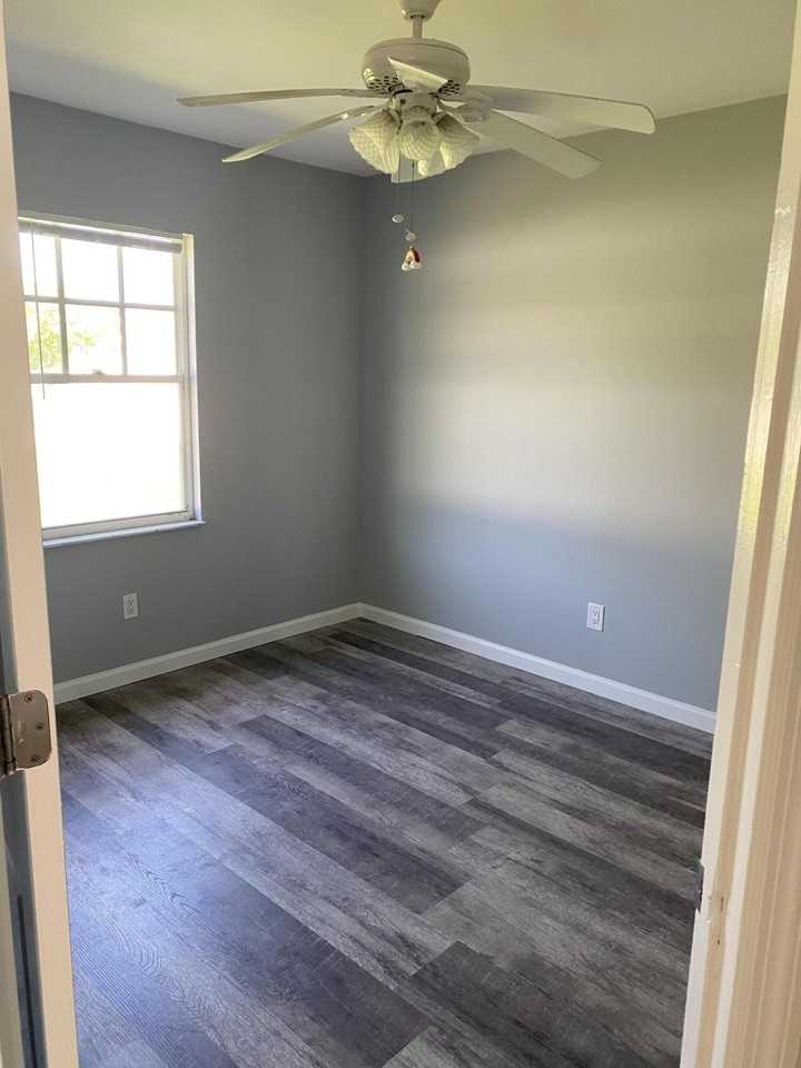 2289 Se Baron St - Photo 5 of 9