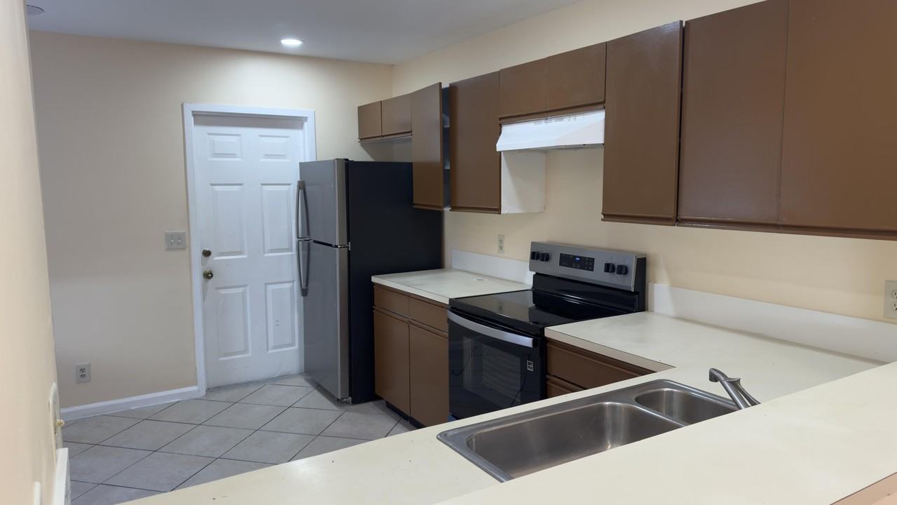 1581 Woodbridge Lakes Cir - Photo 5 of 27