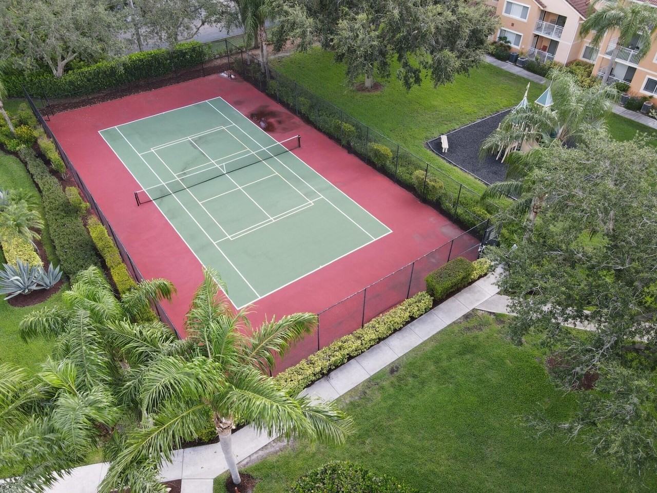 231 Sw Palm Dr #103 - Photo 3 of 34