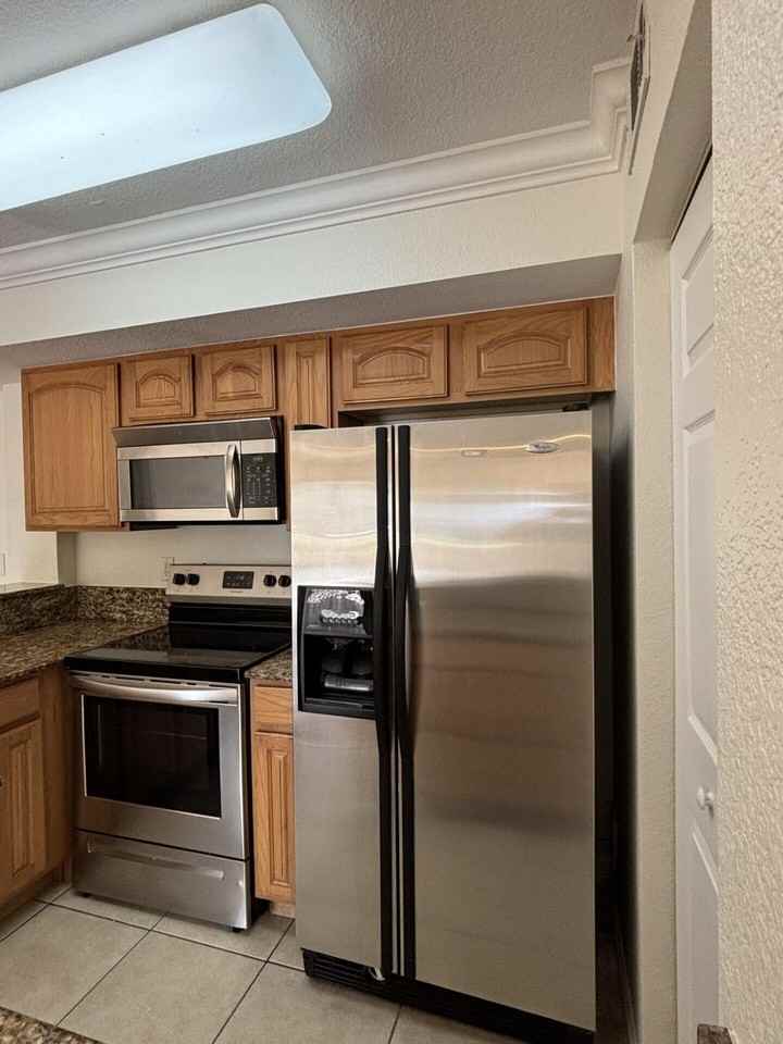 231 Sw Palm Dr #103 - Photo 6 of 34