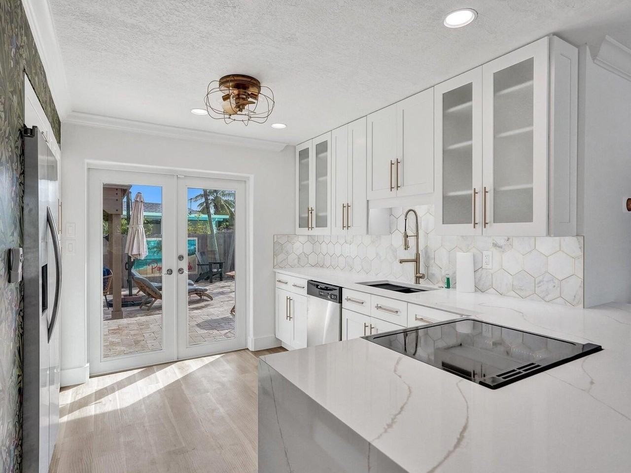 2750 Ne 10th Ave - Photo 5 of 49