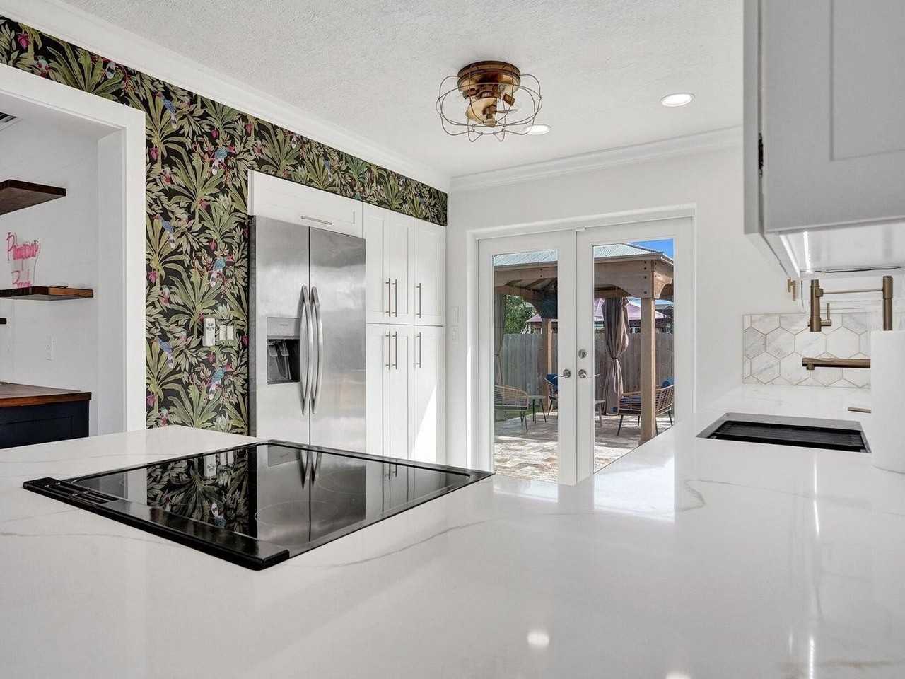 2750 Ne 10th Ave - Photo 6 of 49