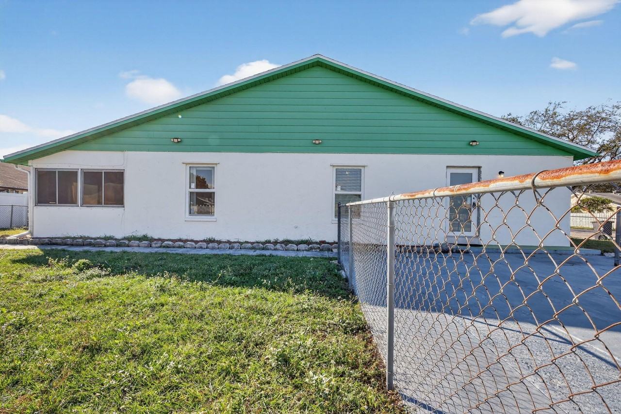 5750 S 38th St #1 - Photo 2 of 40