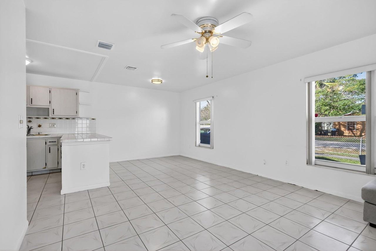 5750 S 38th St #1 - Photo 4 of 40