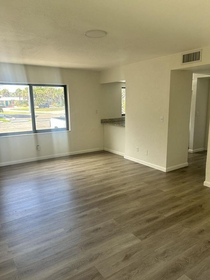 652 Hernando St #B - Photo 4 of 25