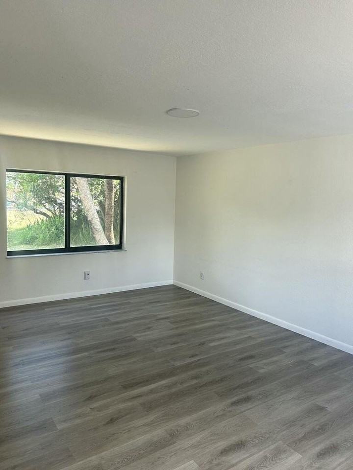 652 Hernando St #B - Photo 5 of 25